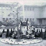 2506 19450831 Bevrijding Monument Wilhelmina Openbare lagere school vZ